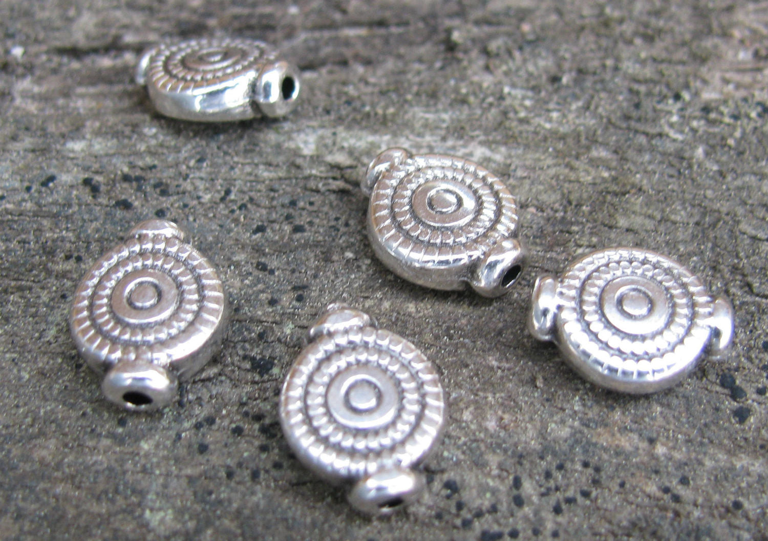 Mellandel Silverfärgad - Platt Rund med Cirklar, 10x8mm, 5-Pack Grekisk Metall