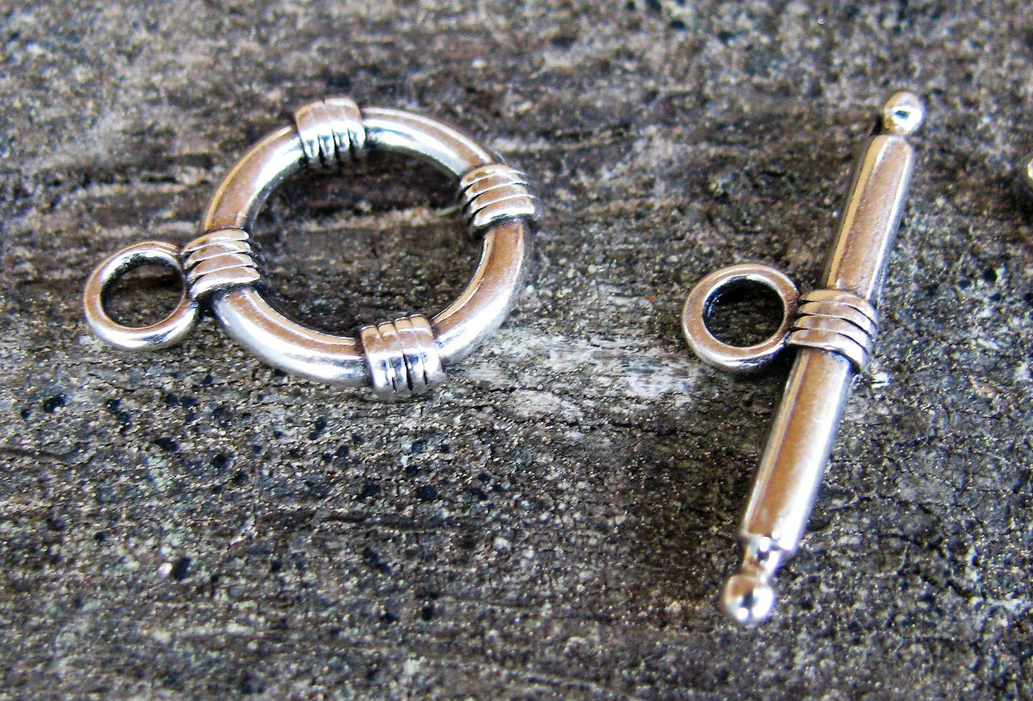 Stavlås Silverfärgat - Runt med ränder 2-pack Grekisk Metall