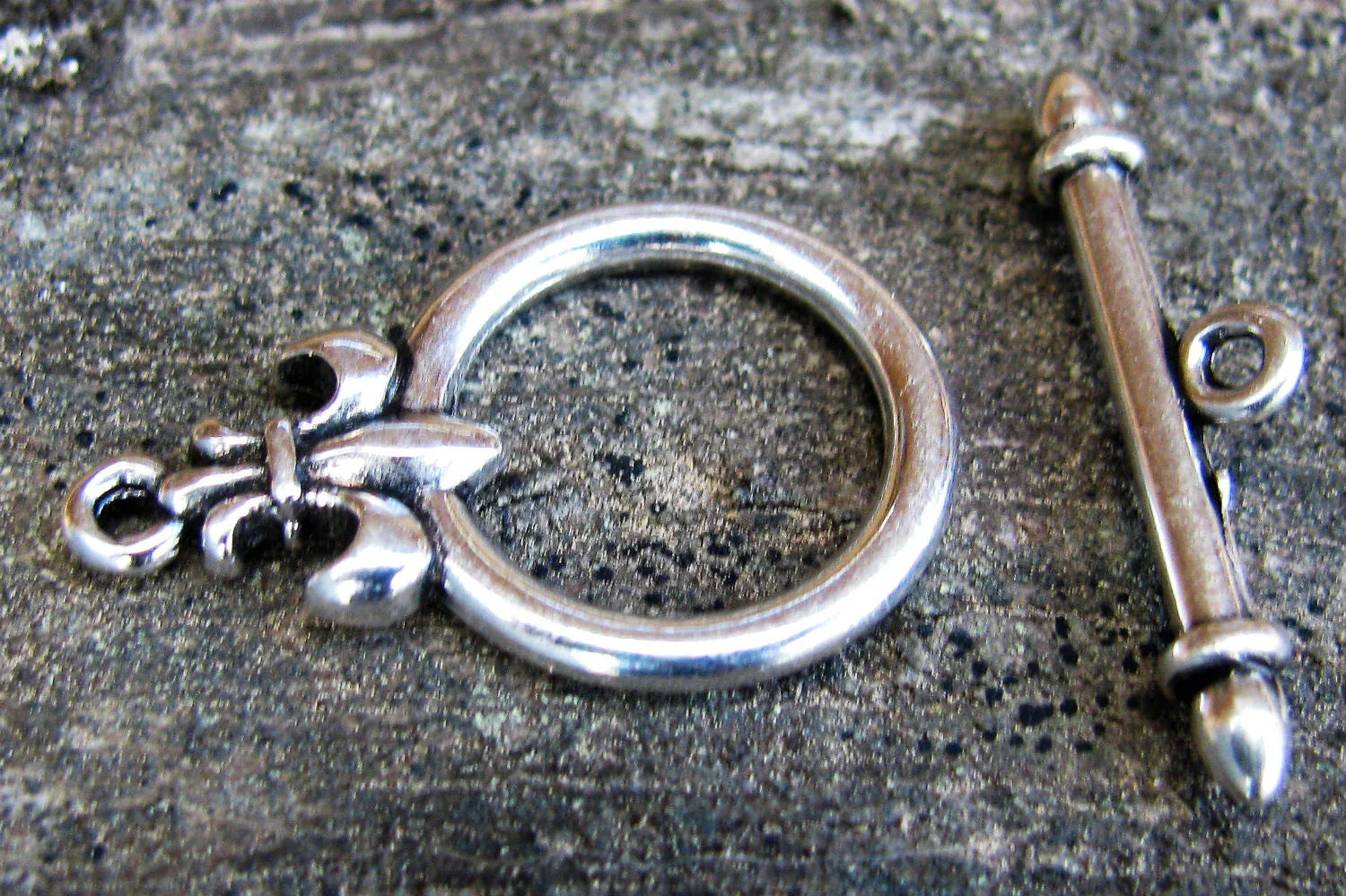 Stavlås Silverfärgat - Runt med fransklilja 1 set Grekisk Metall