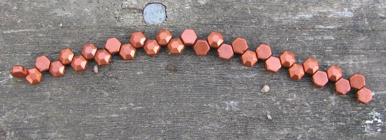 Honeycomb Jewel - Bronze Fire Red 6mm, 1 sträng Hilmas Pyssel