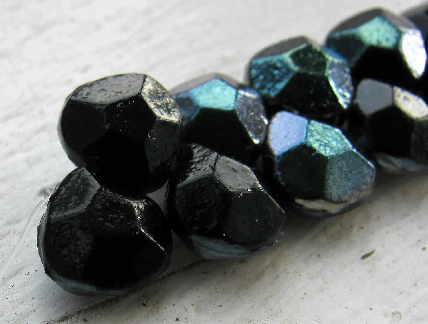 Briolette - Jet Celsian 9x10mm, 1 sträng Hilmas Pyssel