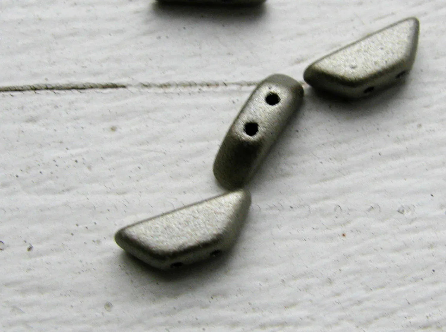 Tinos® Par Puca® - Metallic Matte Beige, 10 gram Les perles par Puca® - Paris