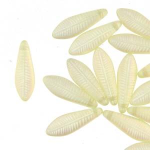 Dagger - Yellow Transparent Laser feather 5x16mm, 1 sträng Hilmas Pyssel