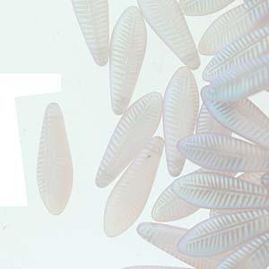 Dagger - Purple Opal Matt Laser Feather 5x16mm, 1 sträng Hilmas Pyssel