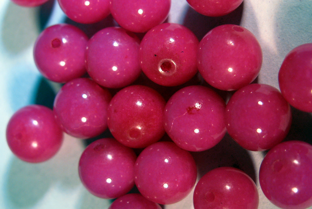 Jade Rund - Cerise 8mm 1 Sträng Hilmas Pyssel