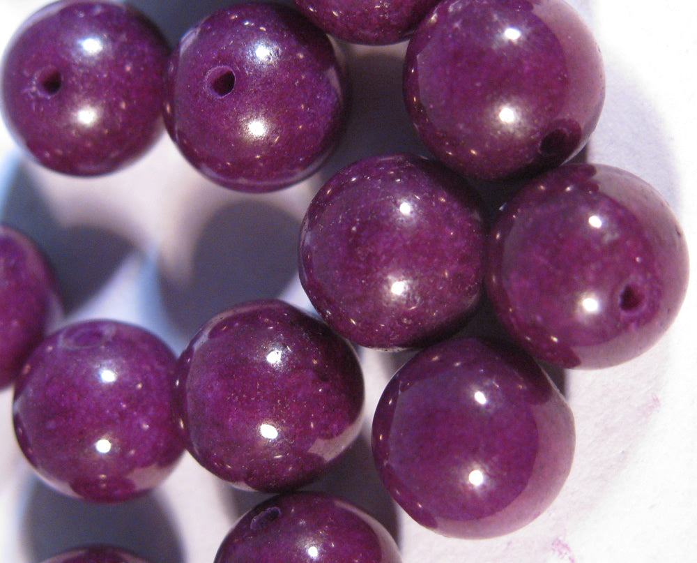 Jade Rund - Mörklila 8mm 1 Sträng Hilmas Pyssel