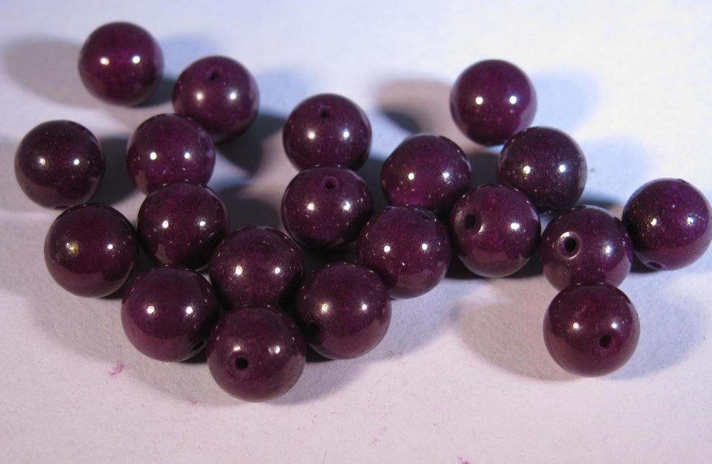 Jade Rund - Mörklila 8mm 1 Sträng Hilmas Pyssel