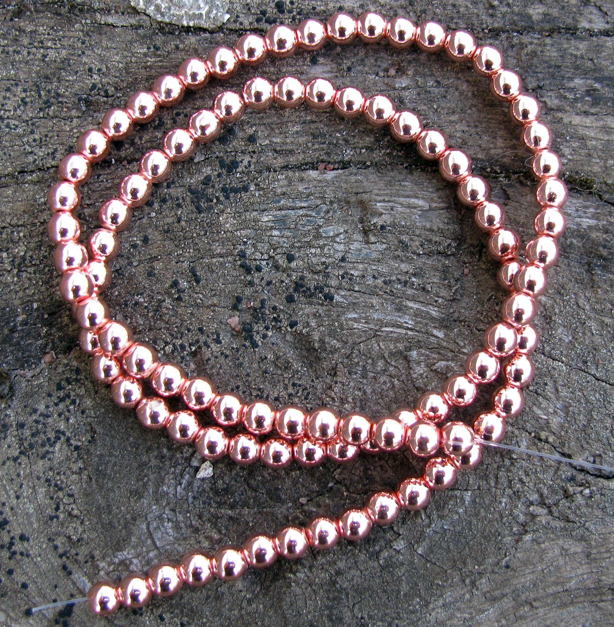 Imiterad Hematit - Metallic Roséguldfärgad 4mm, 1 sträng Hilmas Pyssel