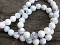 Howlite Rund - Vit, 8mm 1 sträng Hilmas Pyssel