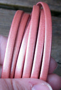 Läderband platt bred - Pearl Salmon 5mm, 20 cm Hilmas Pyssel