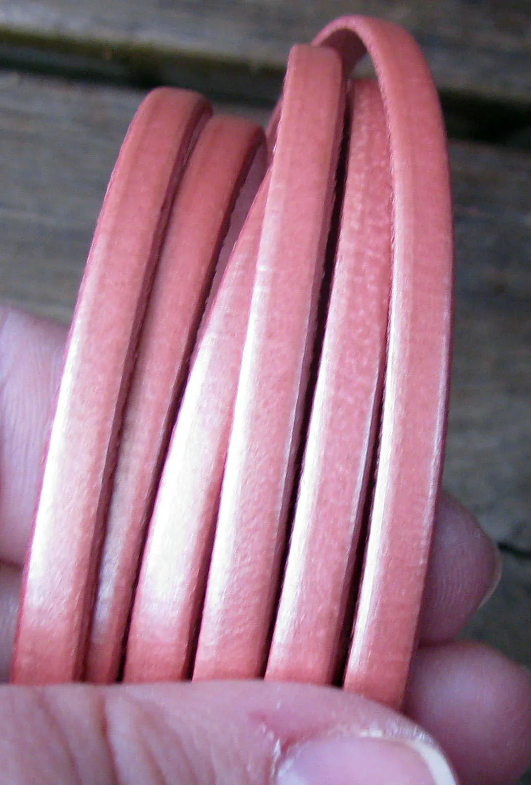Läderband platt bred - Pearl Salmon 5mm, 20 cm Hilmas Pyssel