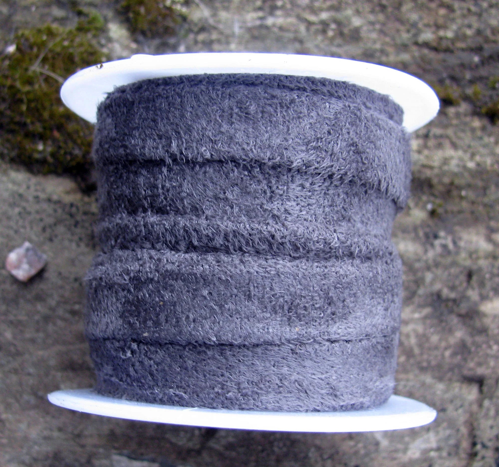 Mockaimitation - Velvet Grå 10mm, 1 m Hilmas Pyssel