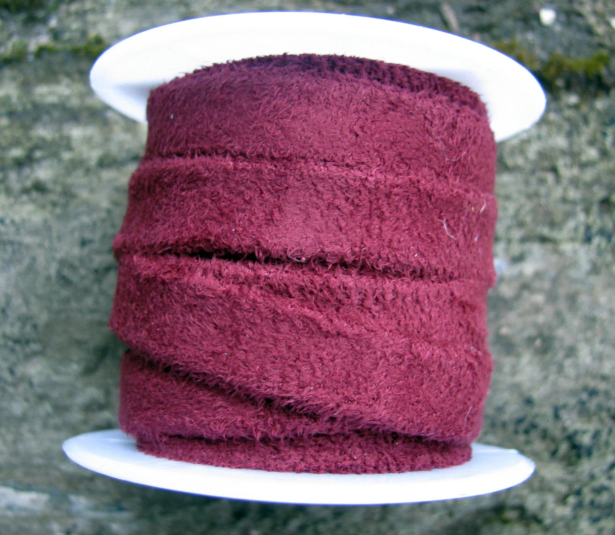 Mockaimitation - Velvet Vinröd 10mm, 1 m Hilmas Pyssel