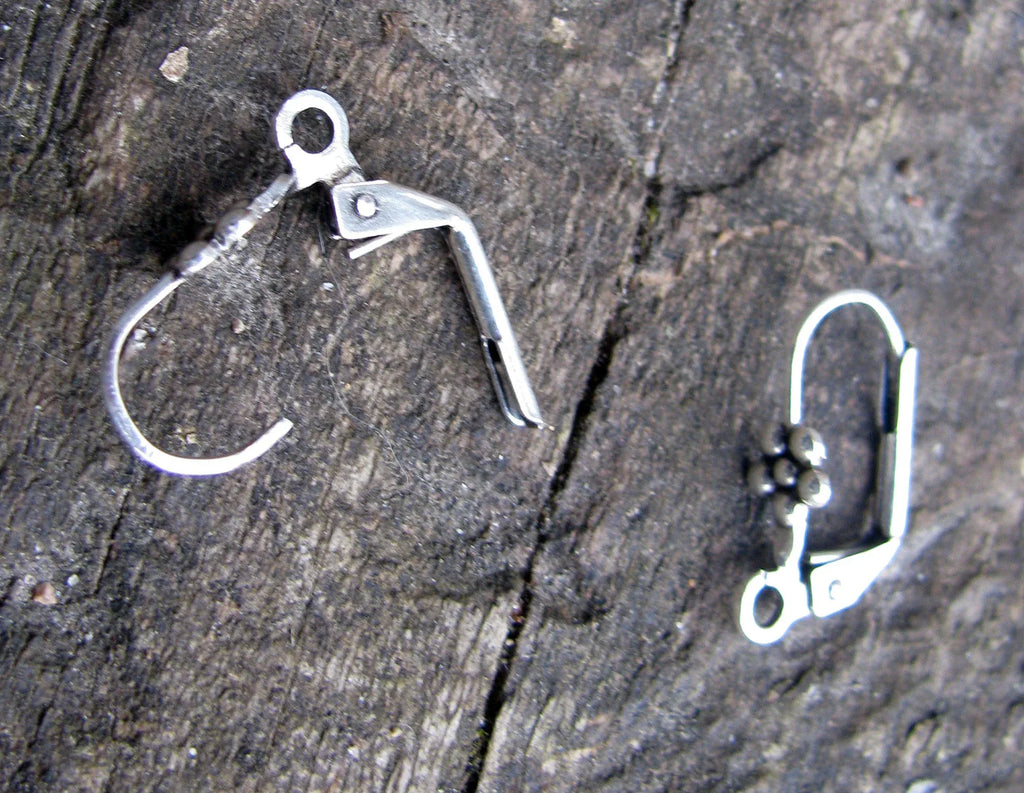 Örkrok Brisyr Silverfärgad - Blomma 17mm, 1 par Grekisk Metall