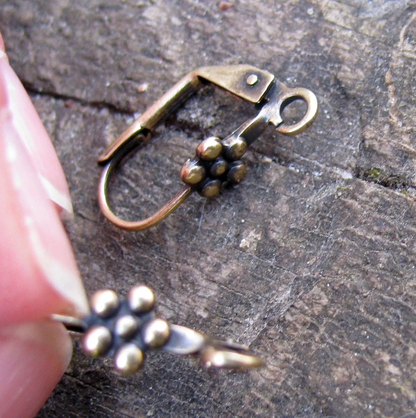 Örkrok Brisyr Bronsfärgad - Blomma 17mm, 1 par Grekisk Metall