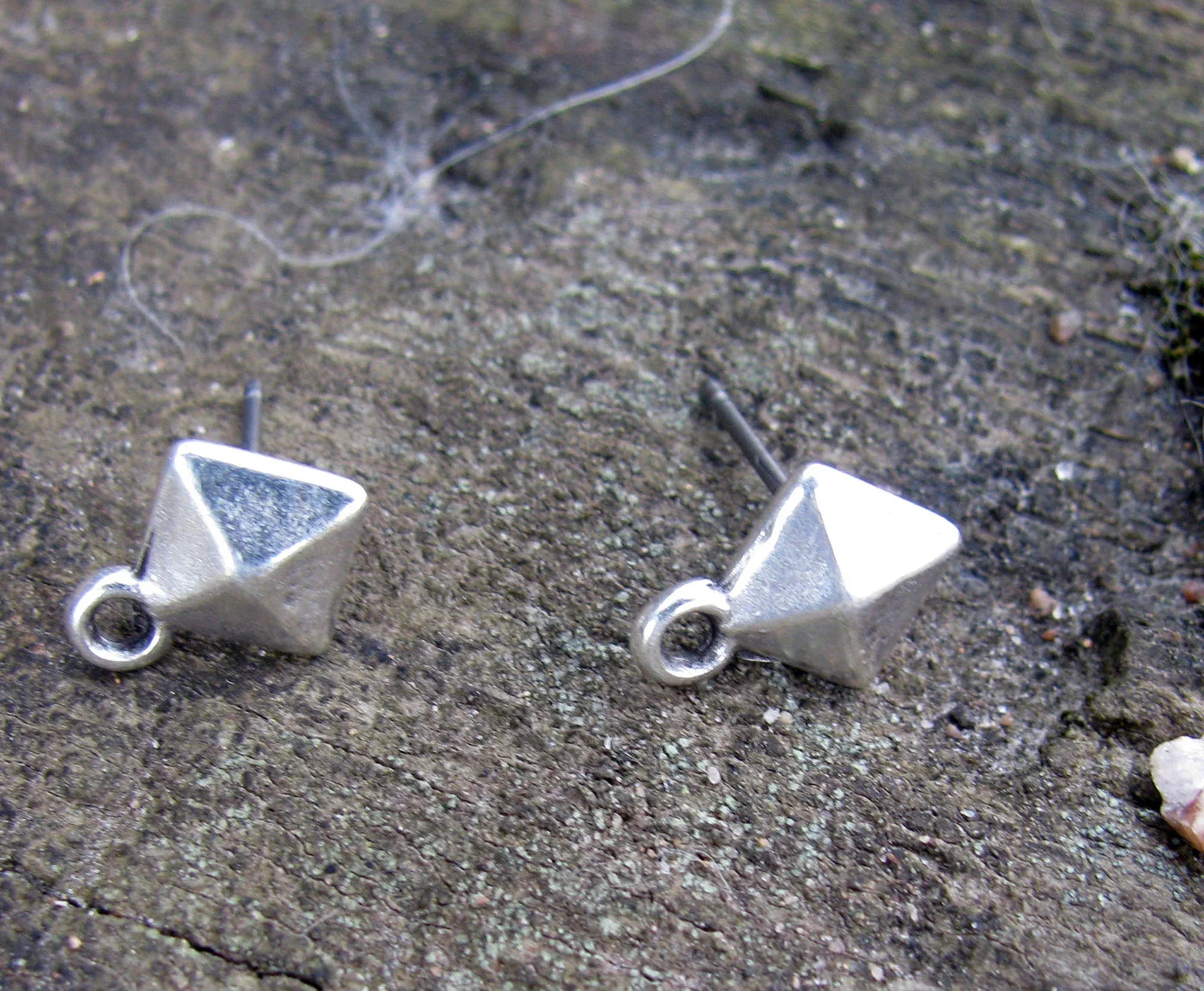 Örstickare silverfärgad - Romb med ögla, 9mm, 2-pack Grekisk Metall
