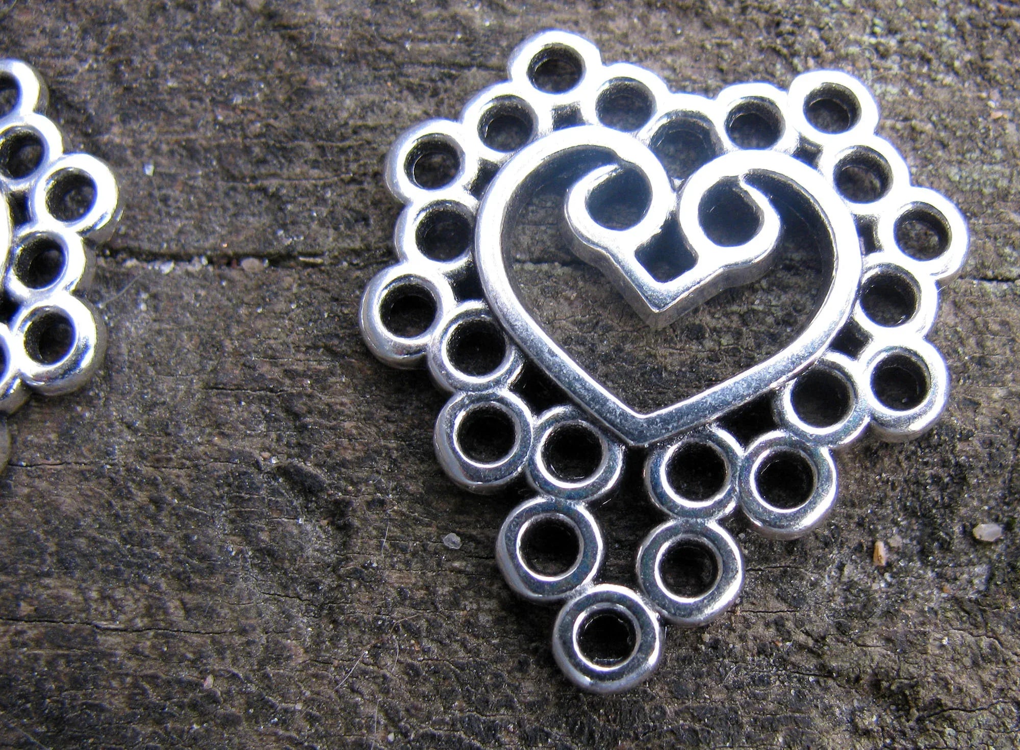 Örhängesämne silverfärgat - Hjärta med hål, 2-pack Grekisk Metall