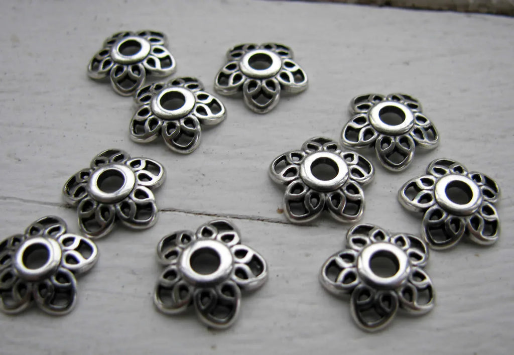 Pärlhattar Silverfärgade - Blomma med Hjärtblad 11mm 10-Pack - Hilmas Pyssel