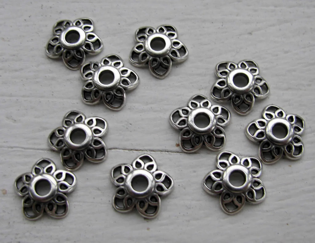 Pärlhattar Silverfärgade - Blomma med Hjärtblad 11mm 10-Pack - Hilmas Pyssel