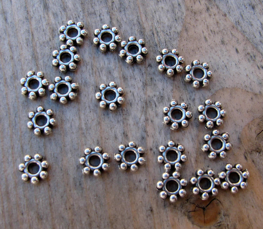 Mellandel Silverpläterad - Daisy 4,8mm 20-pack Grekisk Metall