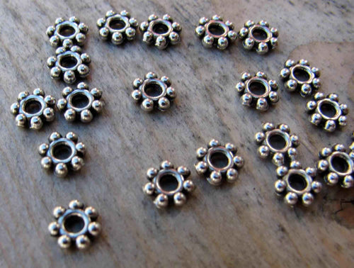 Mellandel Silverpläterad - Daisy 4,8mm 20-pack
