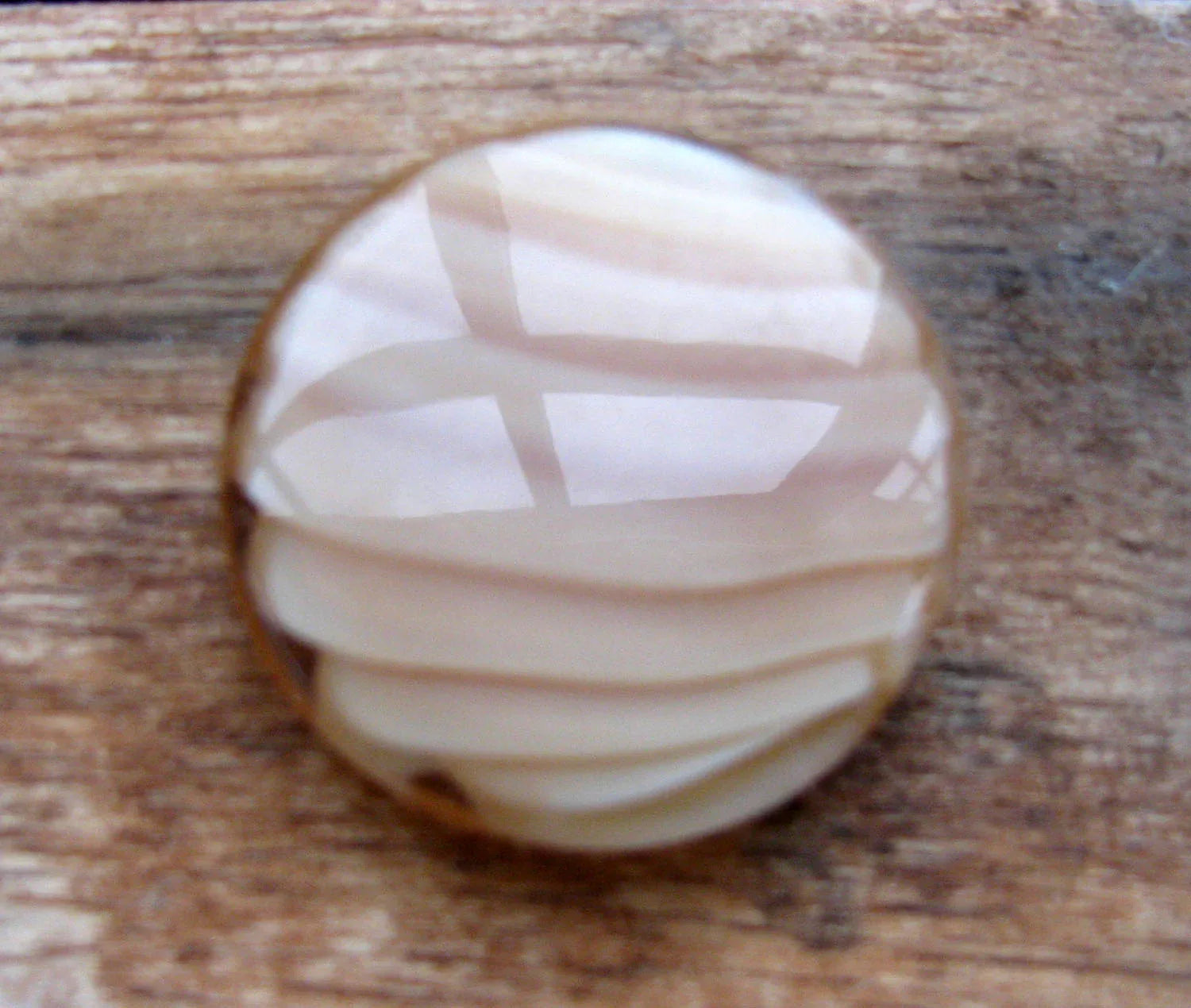 Cabochon Rund - Ljusbrun / Vit ca 24mm - 1 styck Hilmas Pyssel