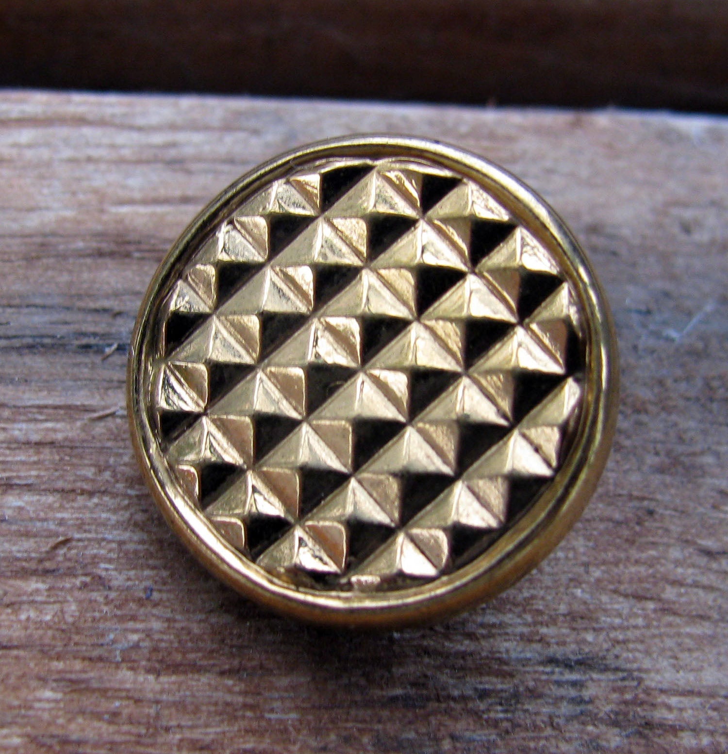 Glasknapp - Guld med rutmönster, 18mm 1 styck Hilmas Pyssel