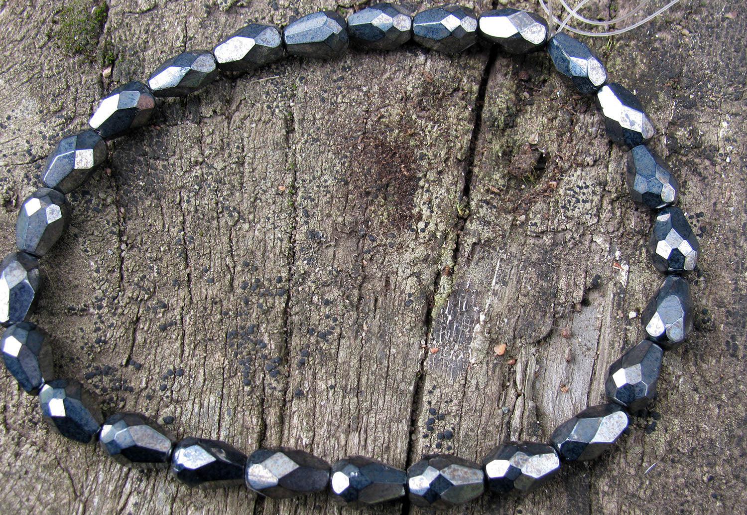 Tjeckiska Glaspärlor - Pear Hematite 10x7mm, 1 sträng Hilmas Pyssel