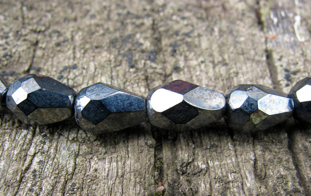 Tjeckiska Glaspärlor - Pear Hematite 10x7mm, 1 sträng Hilmas Pyssel