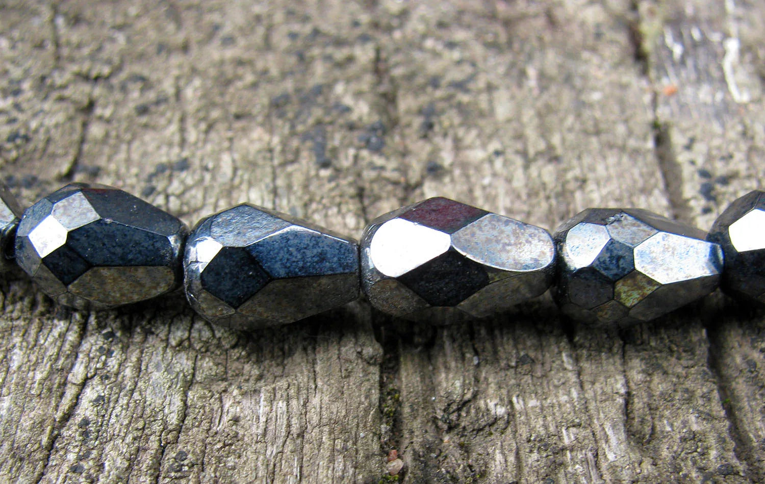 Tjeckiska Glaspärlor - Pear Hematite 10x7mm, 1 sträng Hilmas Pyssel
