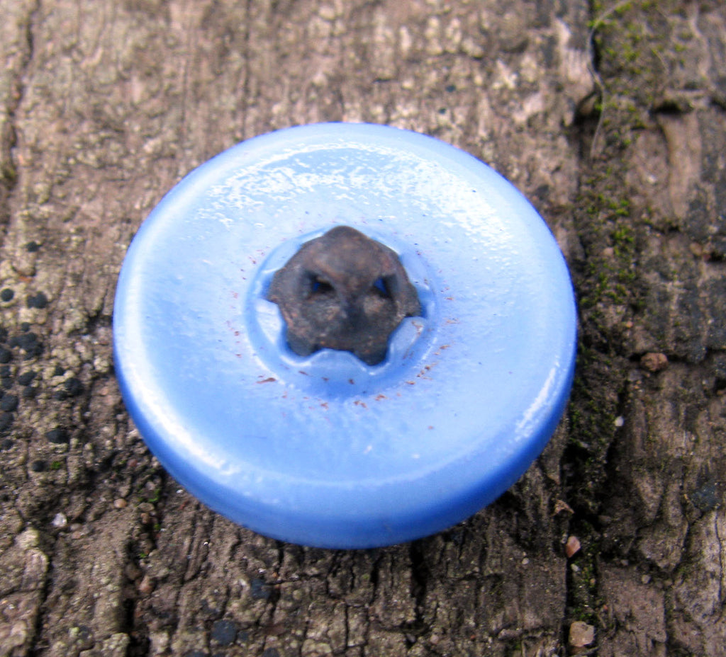 Glasknapp - Blålila med svarta blommor, 14mm 1 styck Hilmas Pyssel