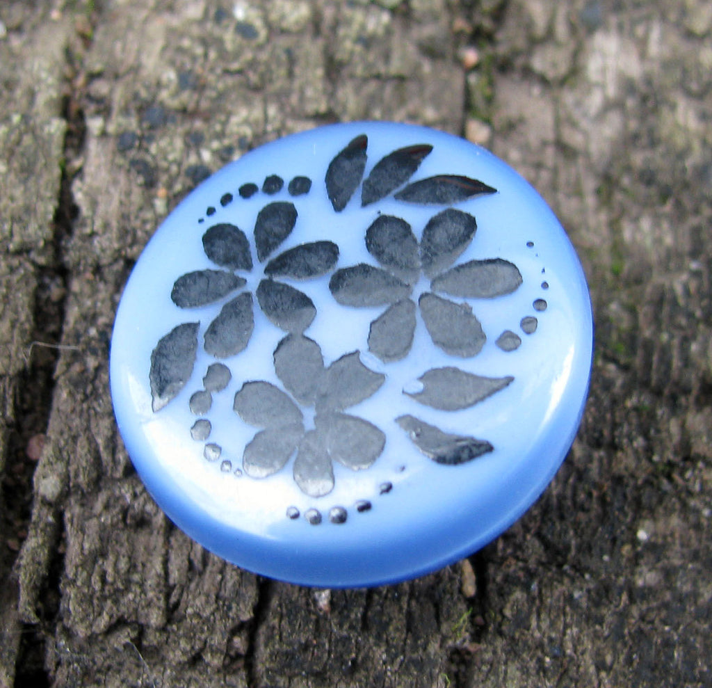 Glasknapp - Blålila med svarta blommor, 14mm 1 styck Hilmas Pyssel