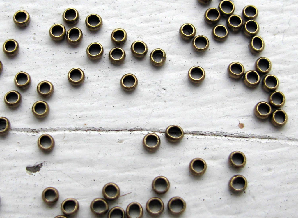 Klämpärlor - Bronsfärgade 2 mm (50-pack) Grekisk Metall