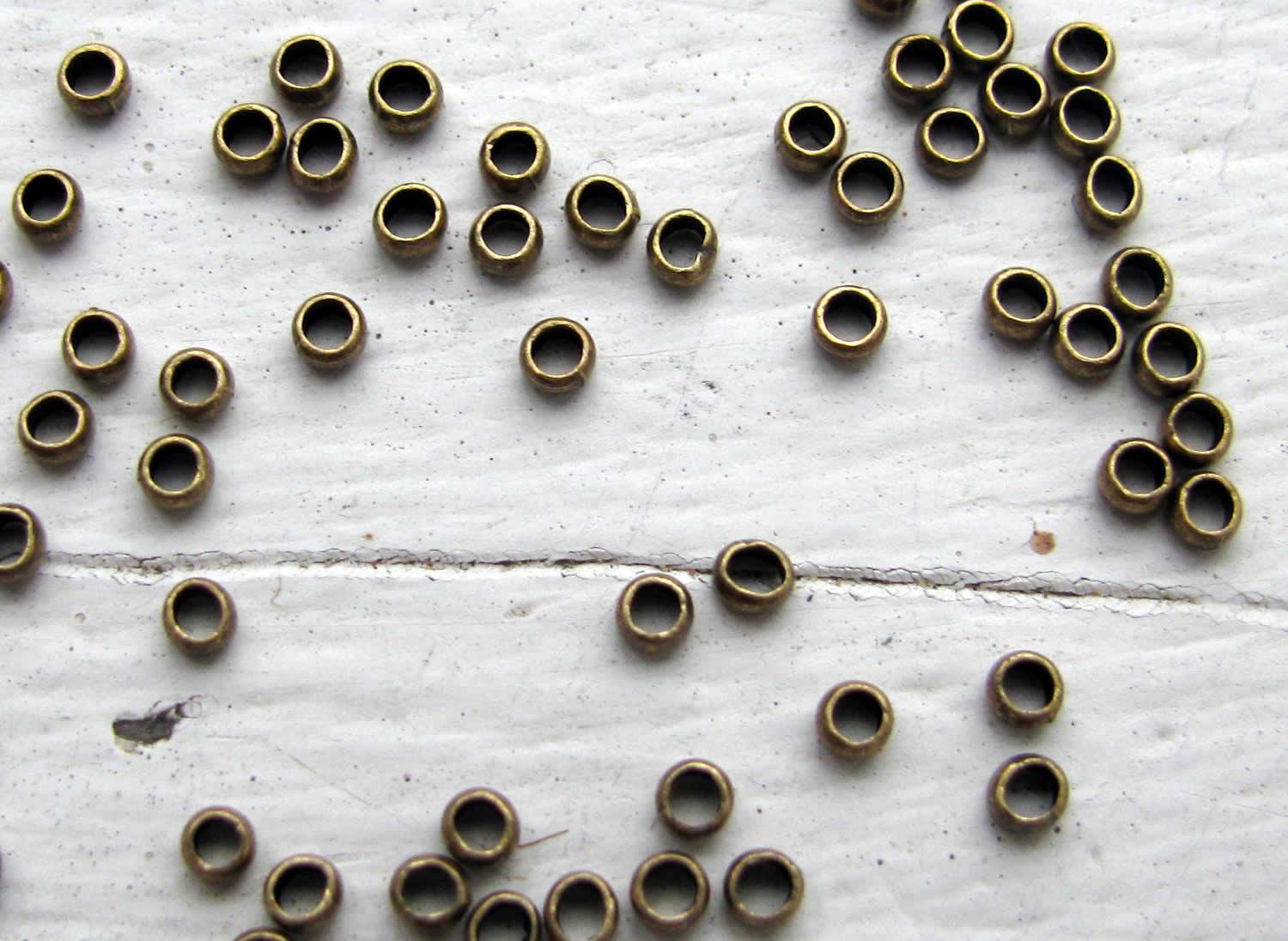 Klämpärlor - Bronsfärgade 2 mm (50-pack) Grekisk Metall