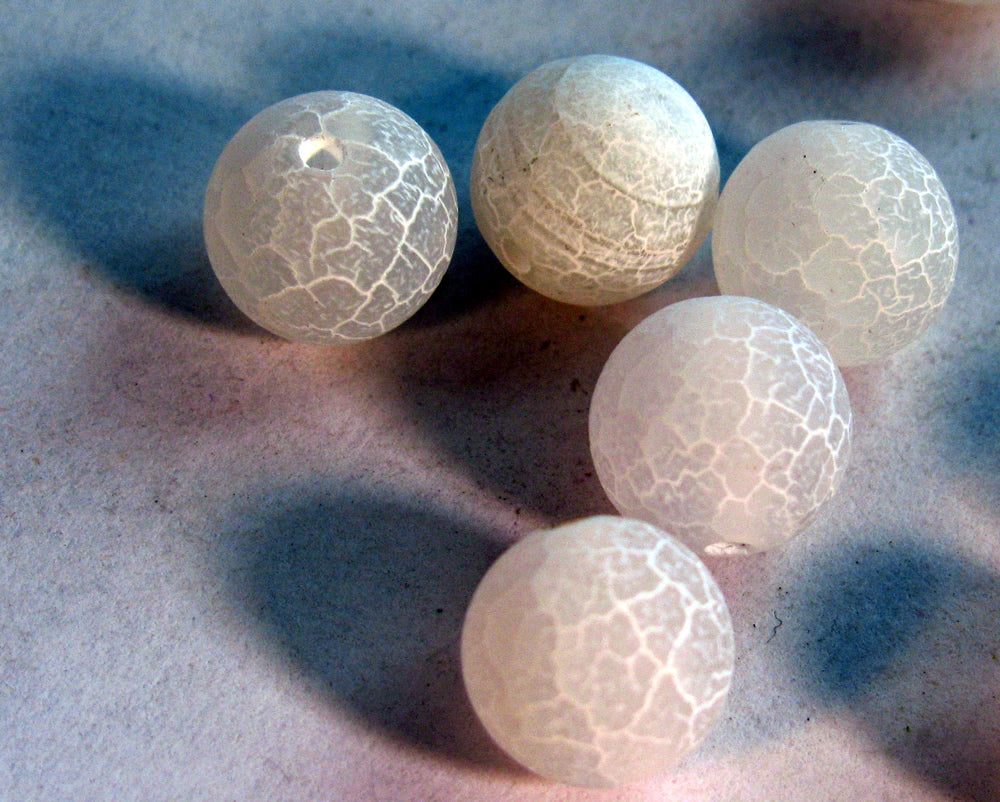 Frostad krackelerad Agat - Vit, 10 mm 1 sträng Hilmas Pyssel