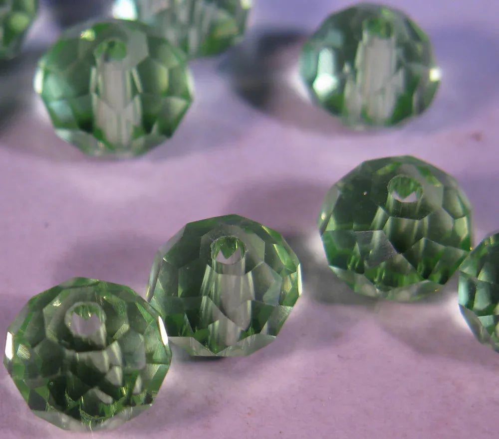 Facetterade glaspärlor - Gröna 8x6mm 1 sträng Hilmas Pyssel