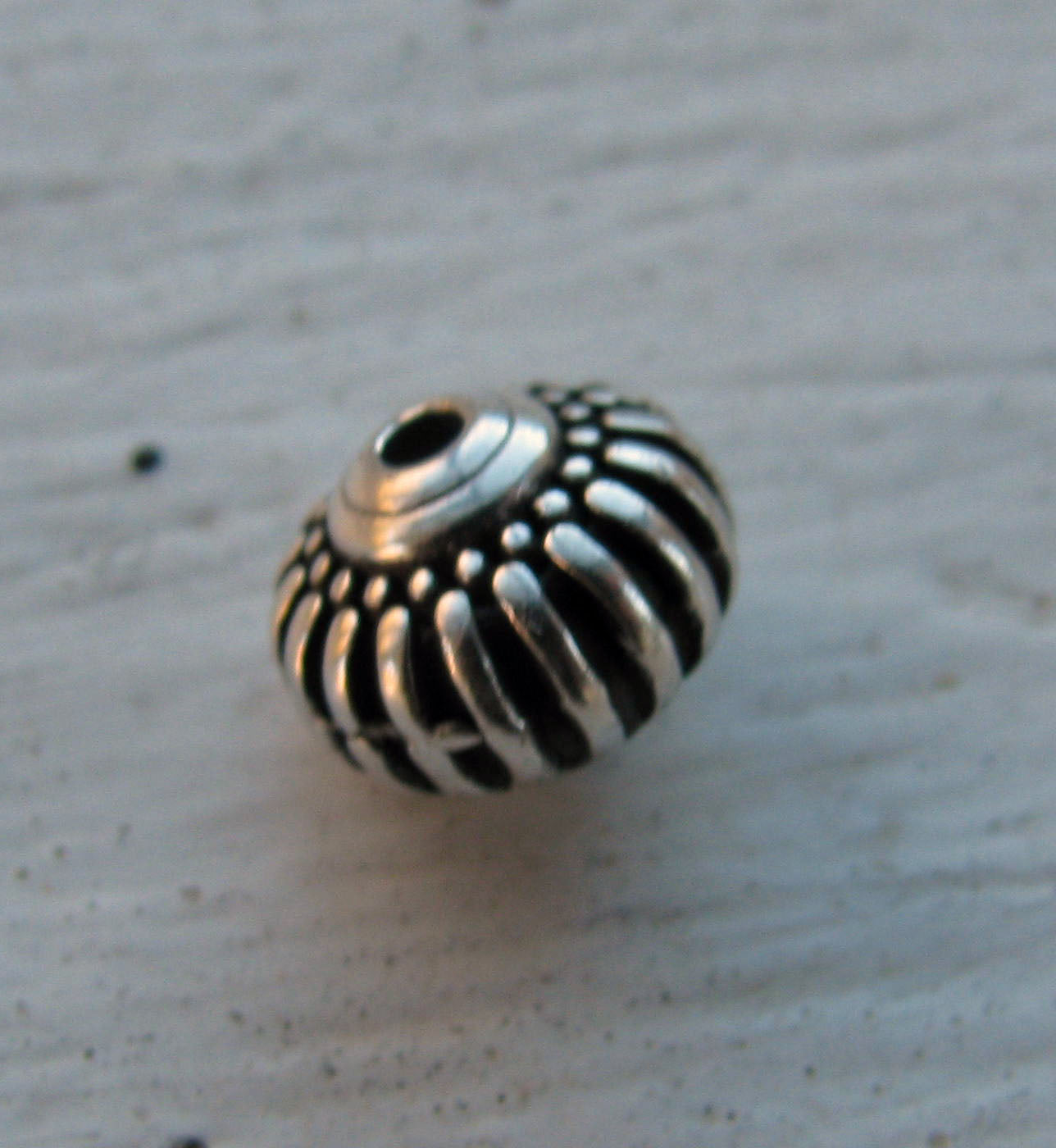 Mellandel Silverfärgad - Pumpa med Ränder 8x7mm 1 styck Grekisk Metall