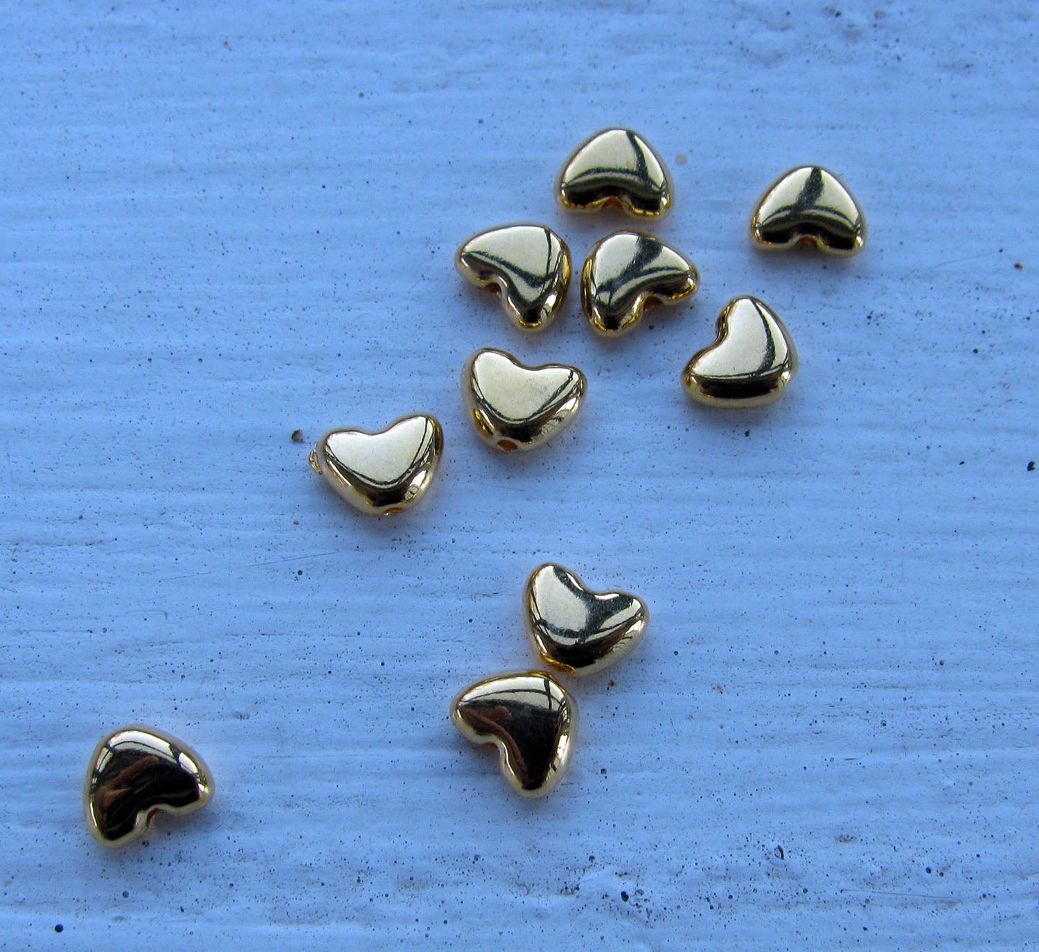 Mellandel 24K Guldpläterad - Litet Hjärta, 6mm, 10-pack Grekisk Metall