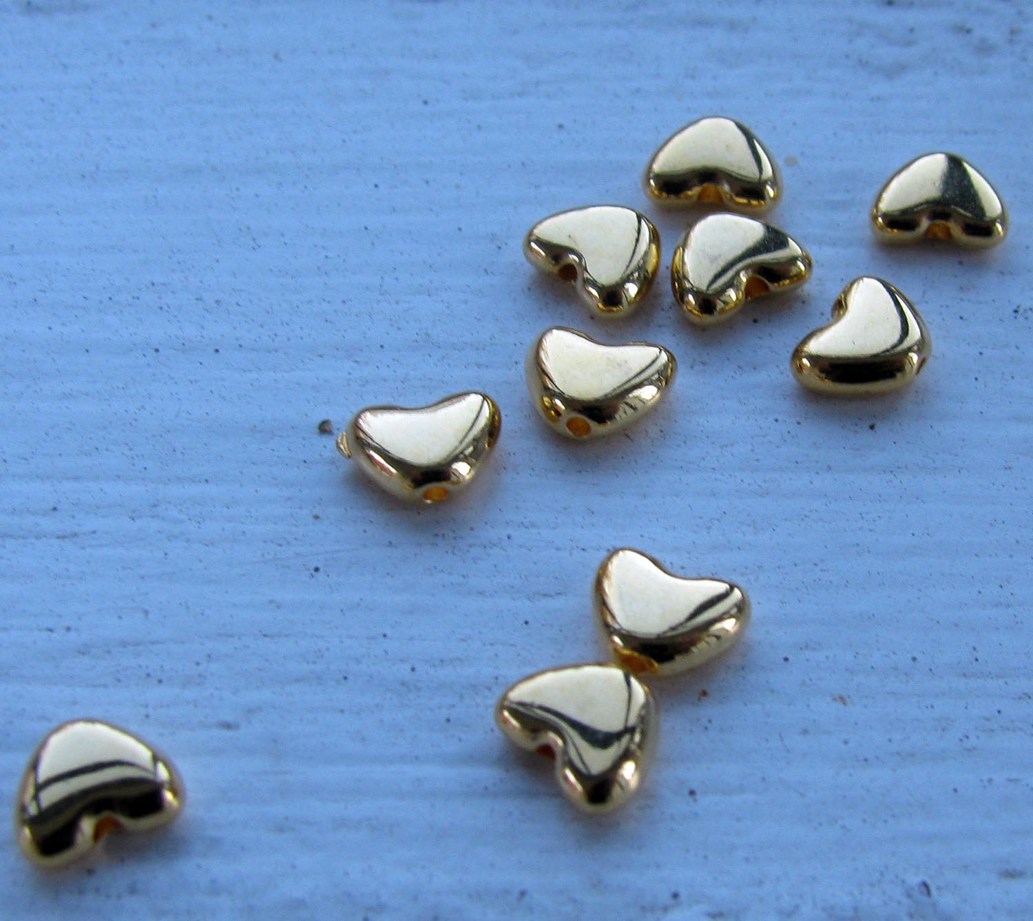 Mellandel 24K Guldpläterad - Litet Hjärta, 6mm, 10-pack Grekisk Metall