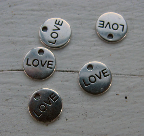 Berlock silverfärgad - Rund Love 10mm 5-pack Grekisk Metall