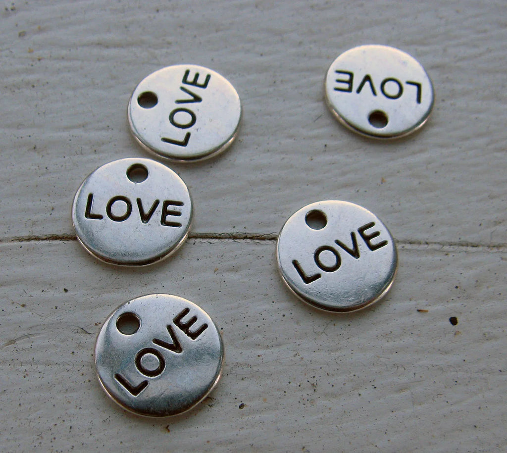 Berlock silverfärgad - Rund Love 10mm 5-pack Grekisk Metall