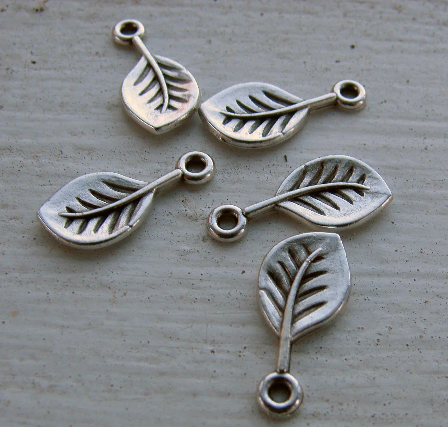 Berlock Silverpläterad - Runt Löv 8x12mm 5-Pack Grekisk Metall