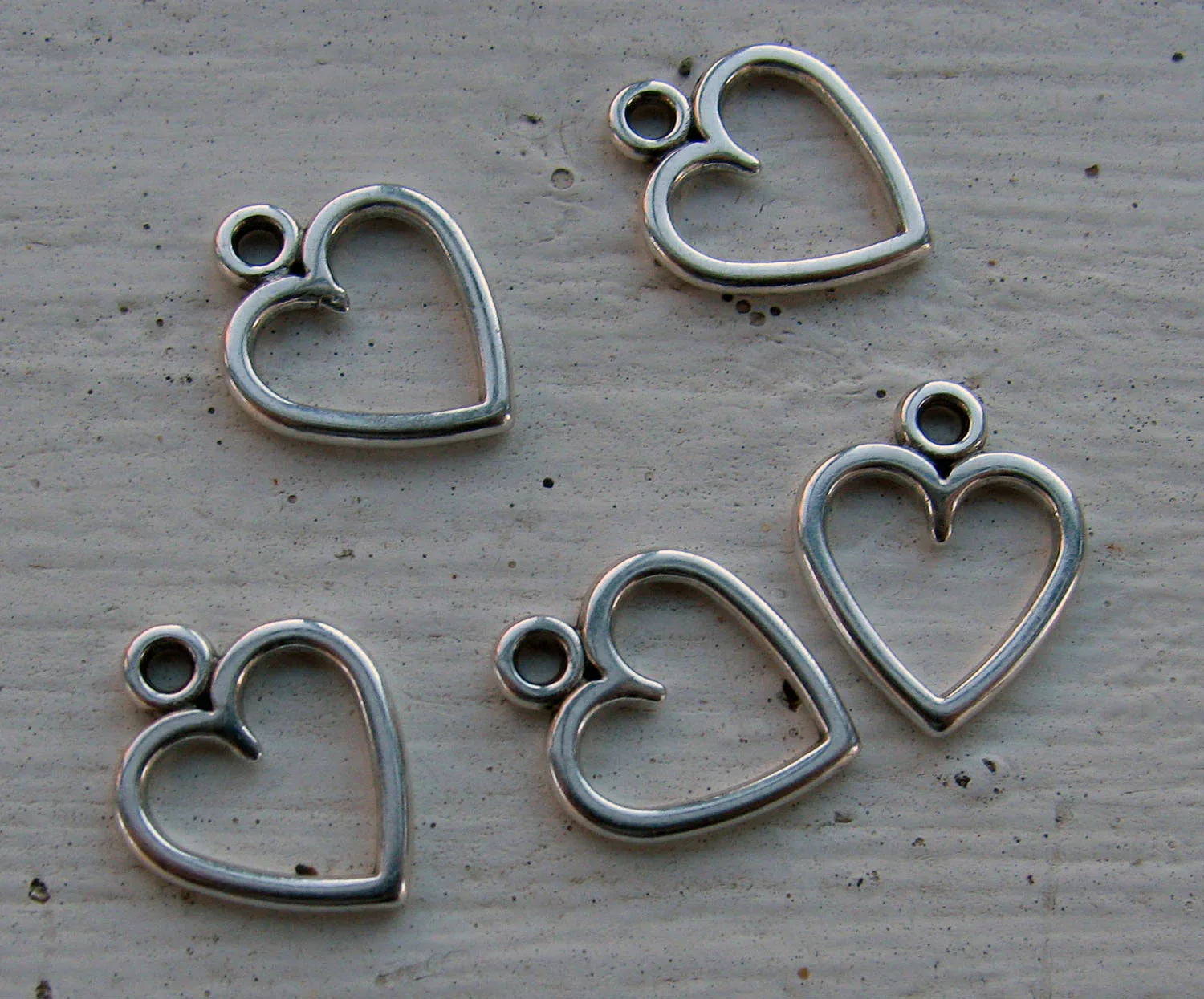 Berlock silverfärgad - Ihåligt hjärta 12x11mm 5-pack Grekisk Metall