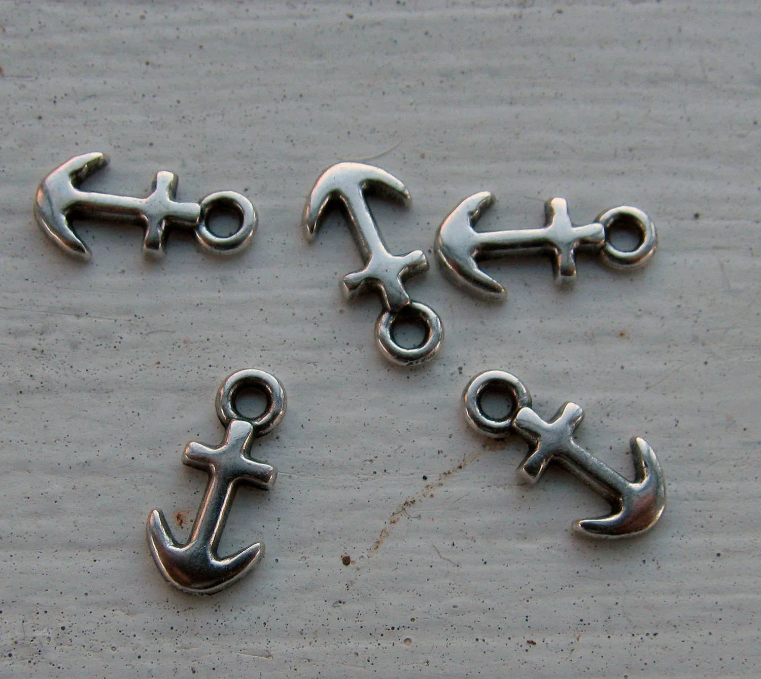 Berlock Silverfärgad - Mini Ankare 6x9mm 5-pack Grekisk Metall