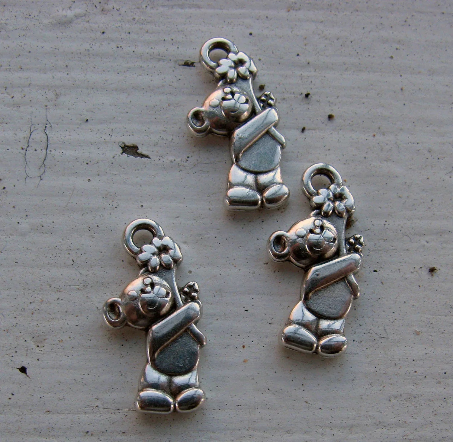 Berlock silverfärgad - Nalle med blomma 3-pack Grekisk Metall