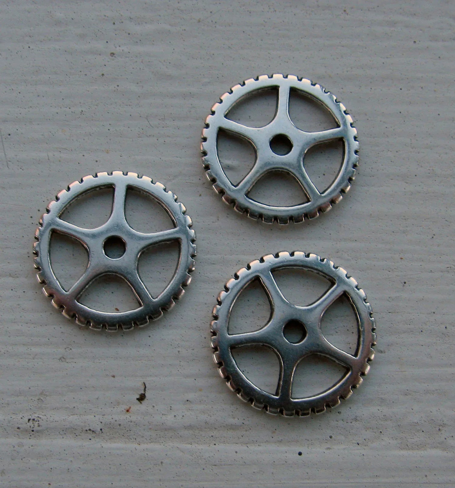 Berlock Silverfärgad - Kugghjul 16mm 3-pack Grekisk Metall