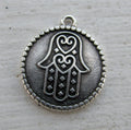 Berlock Silverfärgad - Rund med Hamsa 20mm 1 styck Grekisk Metall