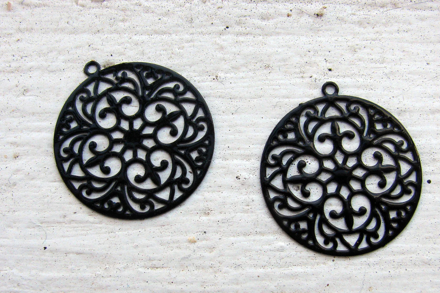 Berlock Svart - Mandala 20mm, 2 pack Grekisk Metall