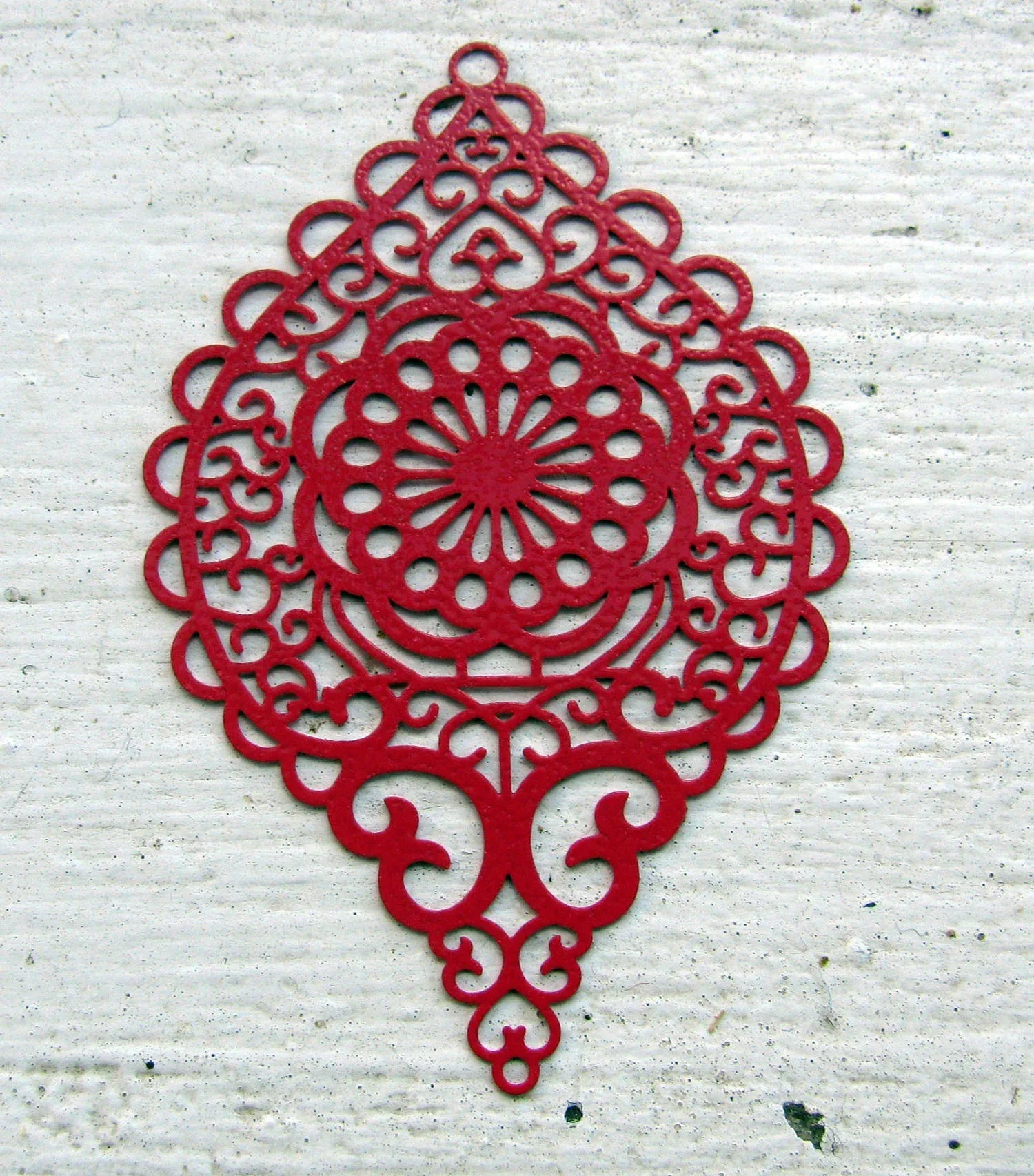 Berlock Röd - Stor Mandala droppe 38x58mm 1 styck Grekisk Metall