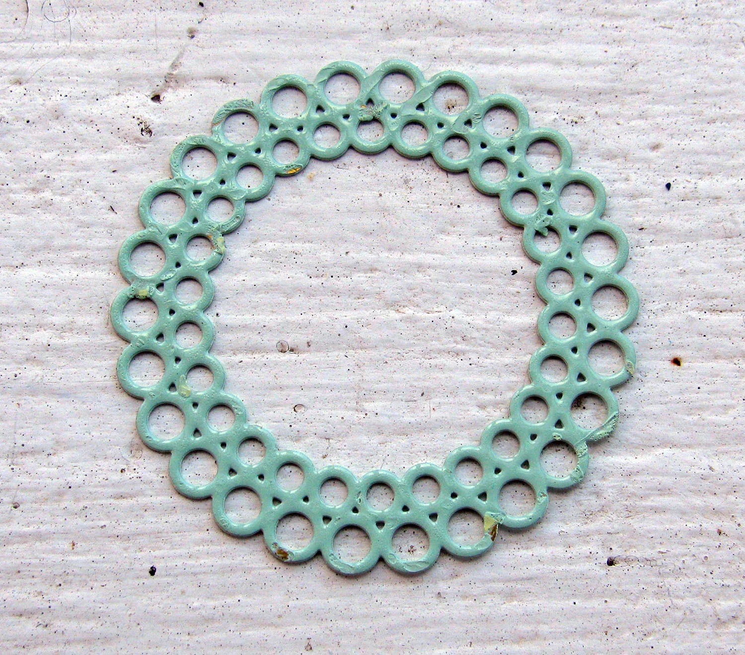 Berlock Mintgrön - Rund med cirklar 35mm, 1 styck Grekisk Metall